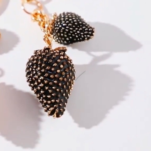 BLACK STRAWBERRY BAG CHARM and KEYCHAIN - Picture 2 of 4